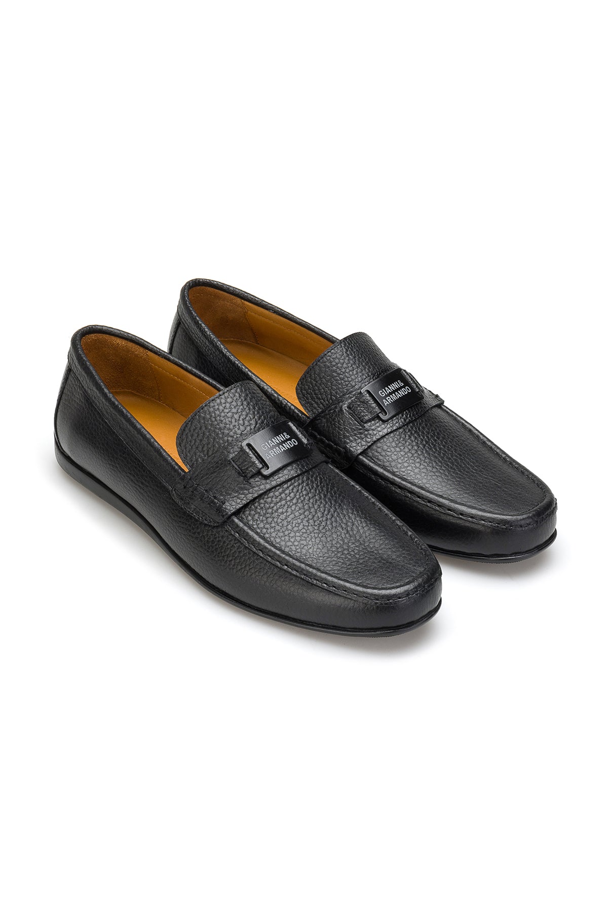 Vue de face des mocassins Floter en cuir noirs avec fermeture classique à enfiler
