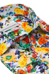 Rückansicht des Slim Fit Hemdes, das das lebendige Blumenmuster zeigt