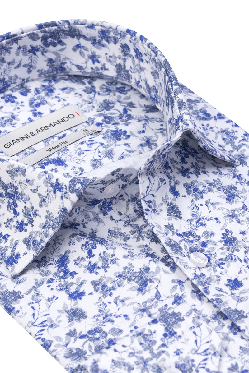 Nahaufnahme des Blumenmusters auf dem Slim-Fit Hemd