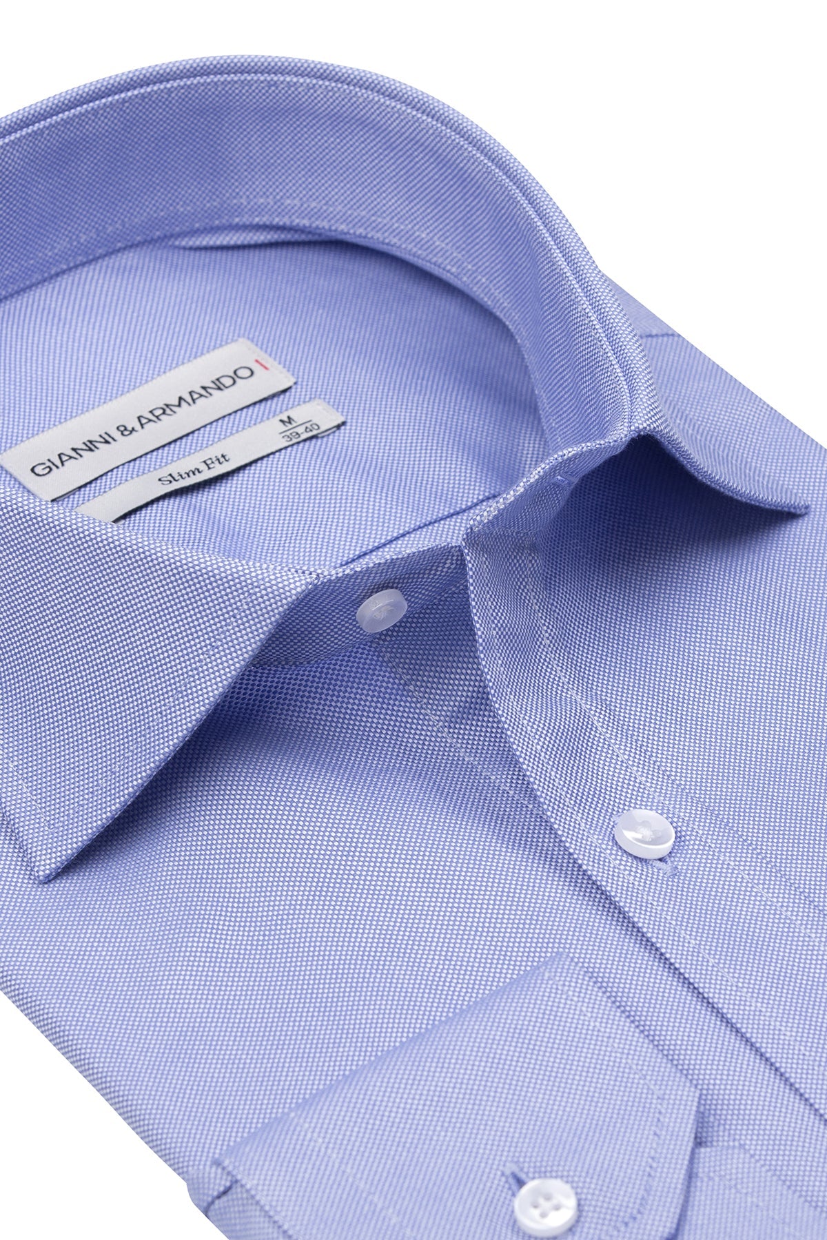 Detailaufnahme des Oxford-Gewebes, feine Nähstruktur des Slim Fit Hemdes in Hellblau