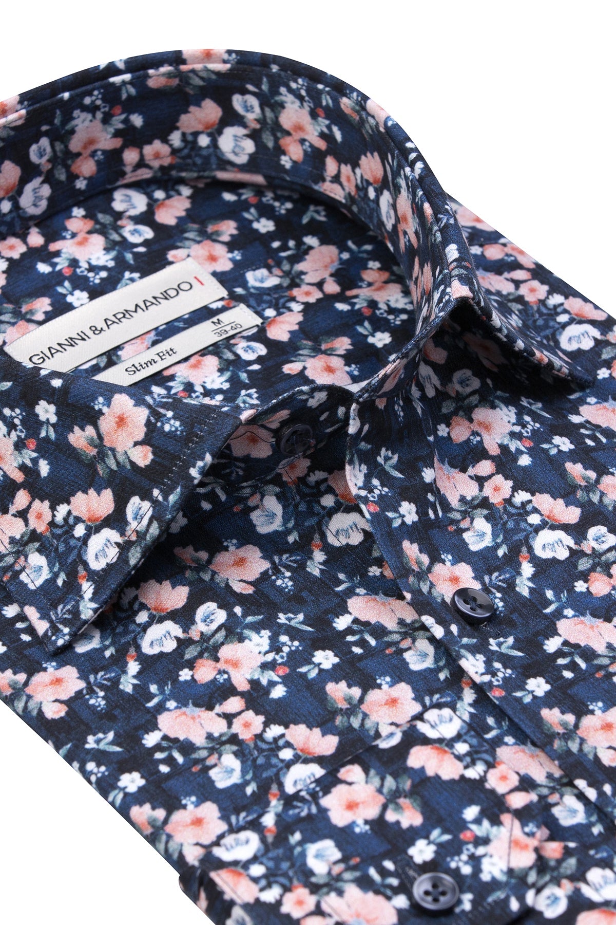Vue latérale de la chemise, montrant le coton satiné doux et le motif éclatant.