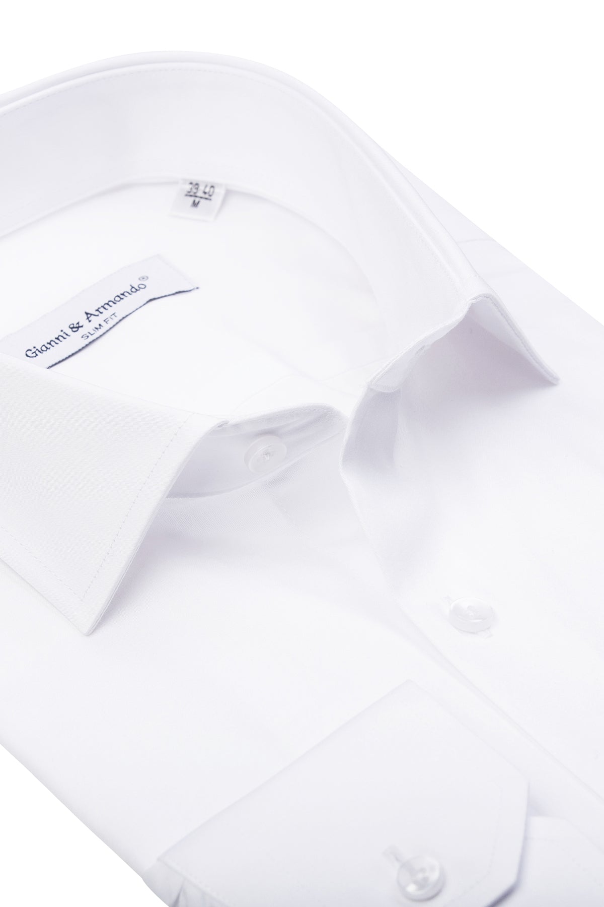 Vorderansicht des Hemdes mit offenem Kent-Kragen – schlichtes Design für Business.