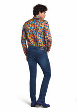 Nahaufnahme der robusten Nähte und des 5-Pocket-Designs an der Jeans.