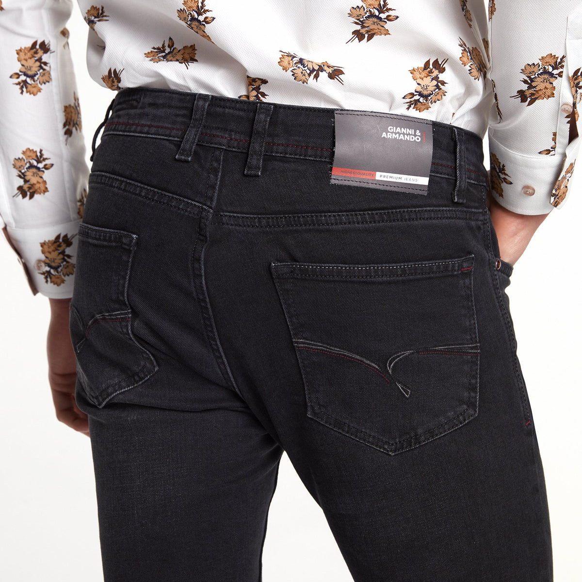 Vue arrière du jean Slim Fit, focus sur les poches