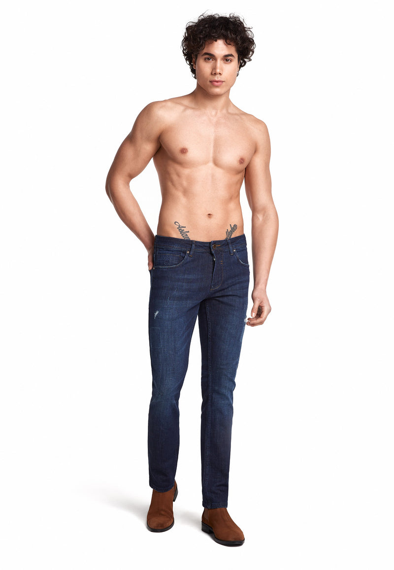 Rückansicht der Jeans, zeigt die klassische 5‑Pocket‑Konstruktion