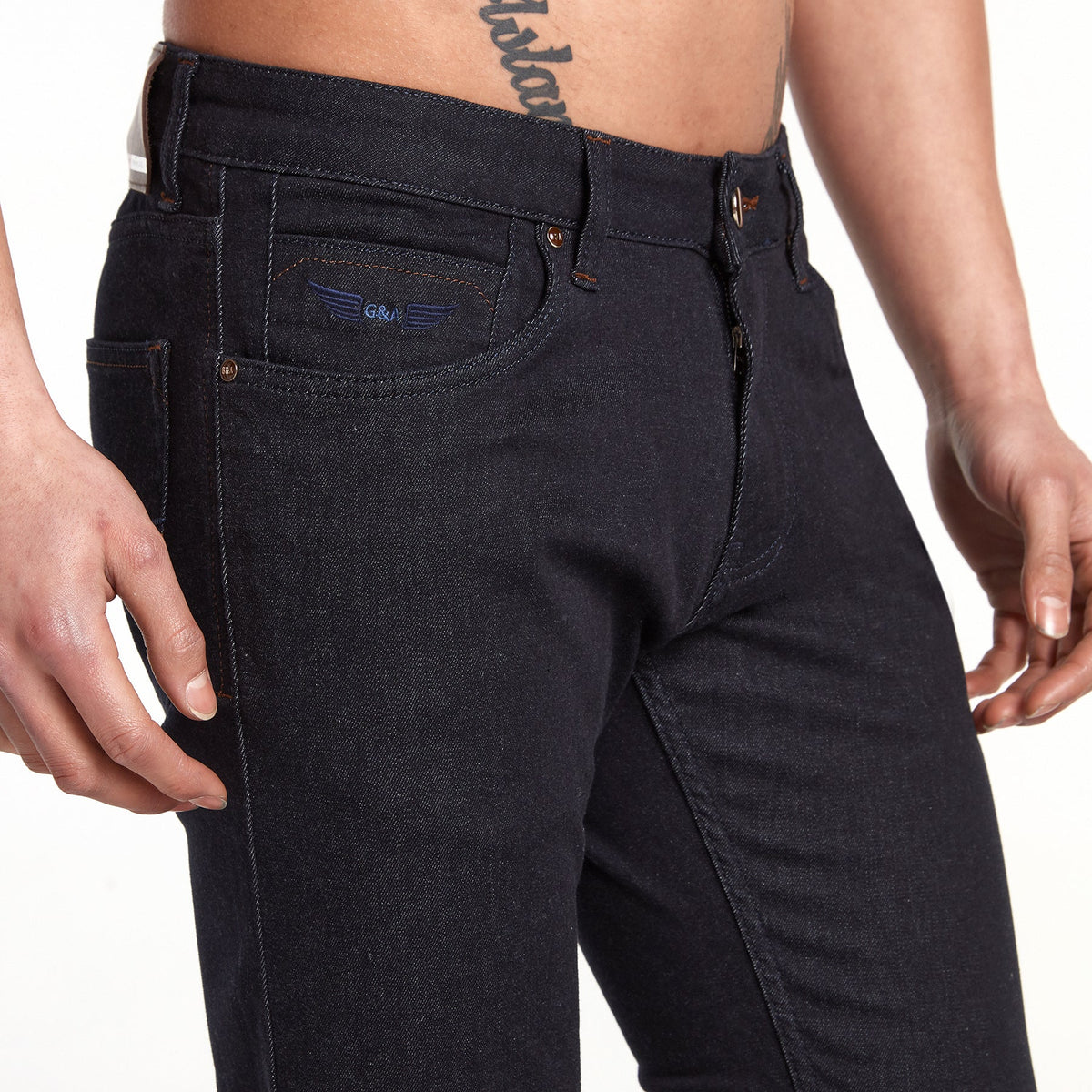 Bündchen der Jeans mit elastischem Bund, sorgt für passgenauen Sitz.