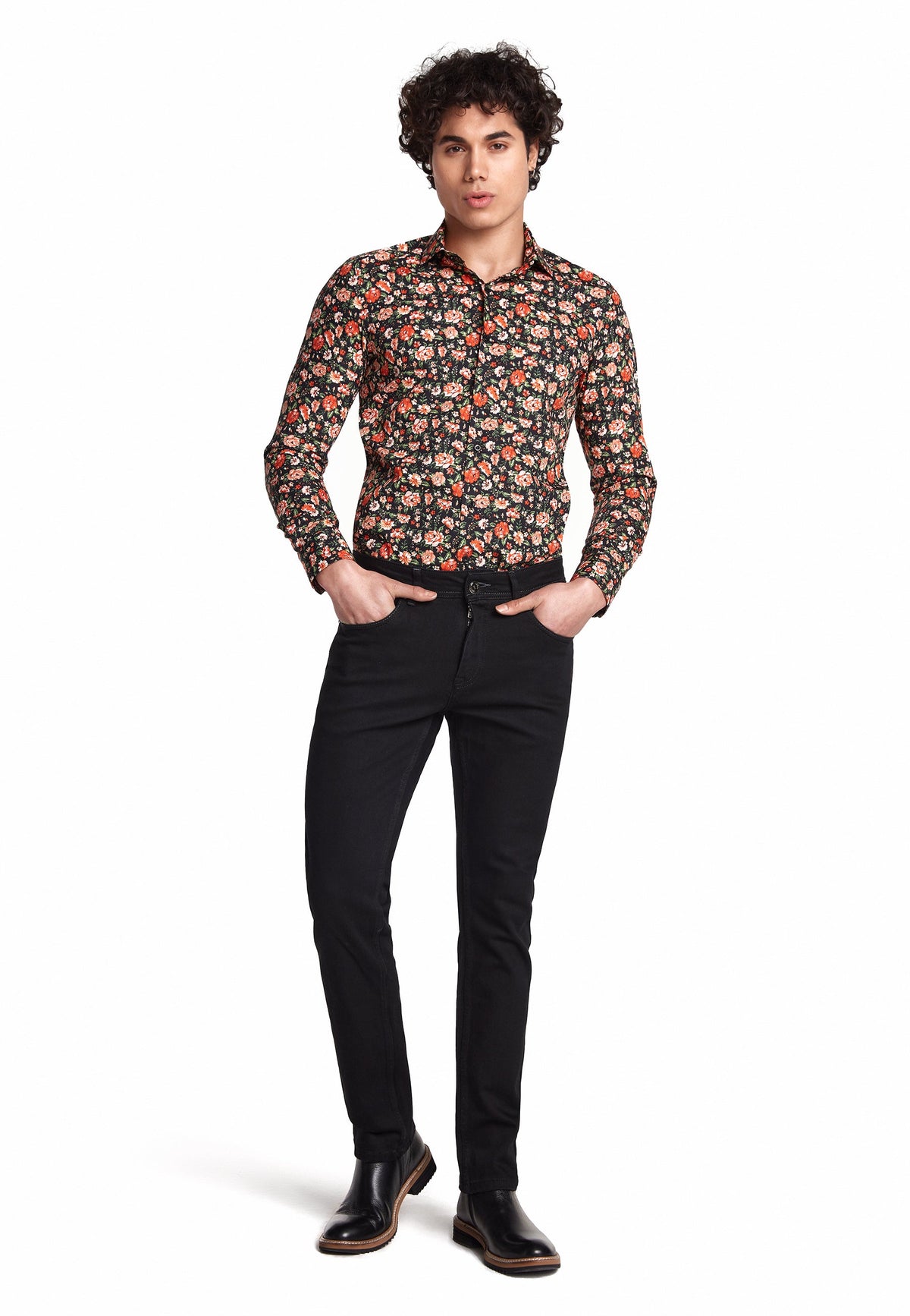 Vue de face du jean Slim Fit en noir avec style classique 5 poches.