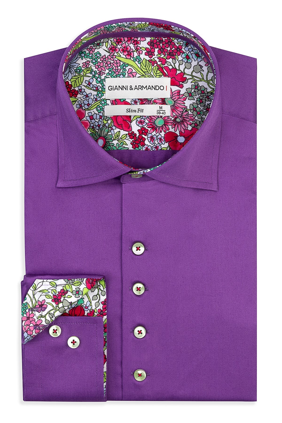 Chemise Slim Fit violette au premier plan, col Kent visible