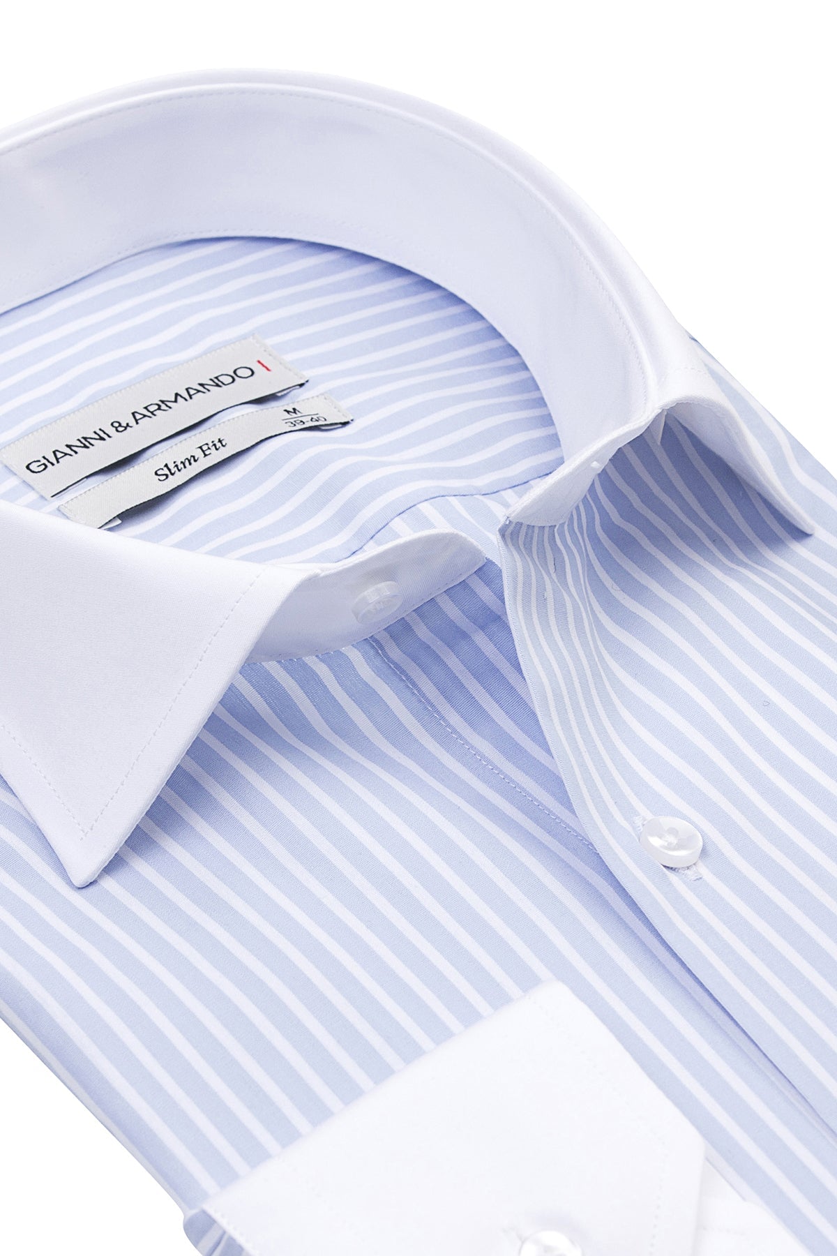 Detailansicht der feinen Streifen auf dem Slim Fit Businesshemd