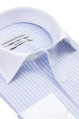 Detailansicht der feinen Streifen auf dem Slim Fit Businesshemd