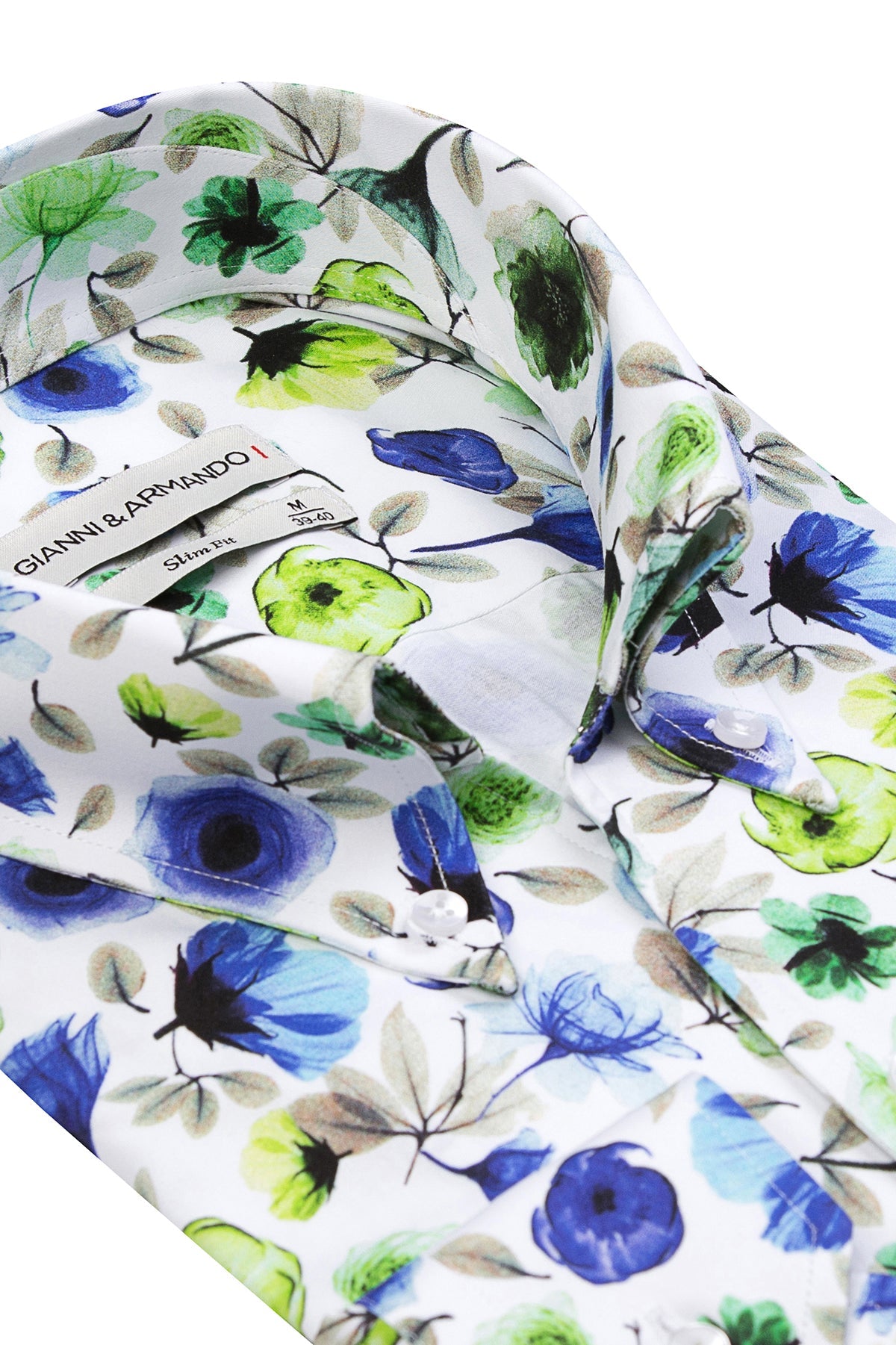 Detailaufnahme der eleganten Knöpfe des Slim-Fit Button Down Hemdes im Blumenmuster