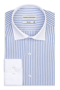 Slim-Fit Business Hemd mit Hellblau Streifen, kontrastierendem weissen Kragen und Manschetten.