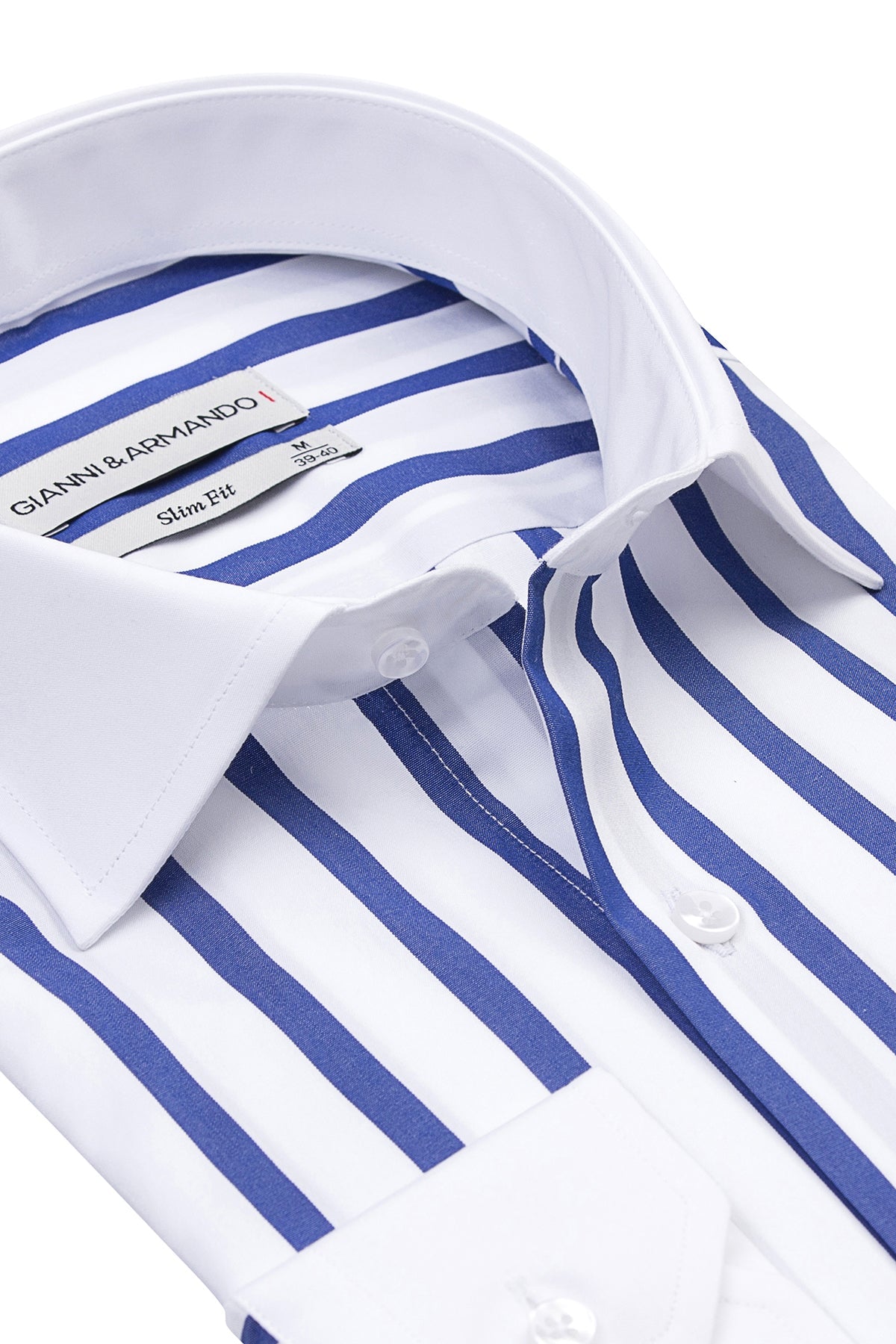 Vue de côté de la chemise Slim Fit avec col blanc contrastant et longs poignets