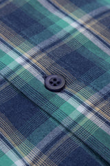 Slim Fit Karohemden getragen – elegante Business-Look mit 100 % Baumwolle