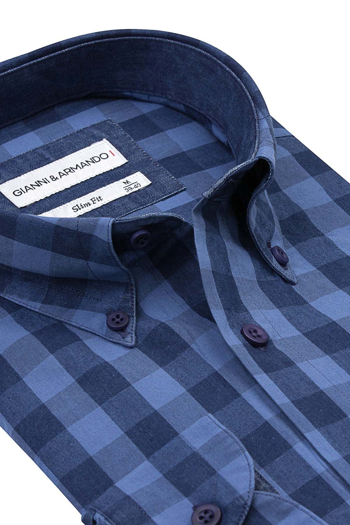 Detailaufnahme des Karomusters und der feinen Nähstruktur des Slim Fit Hemdes