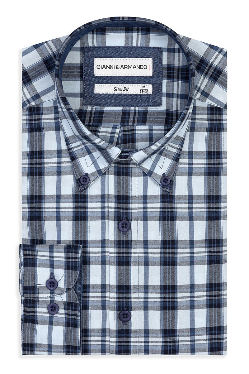 Slim Fit Karohemden aus 100 % Baumwolle – Vorderansicht mit Kent-Kragen und feiner Nähstruktur.