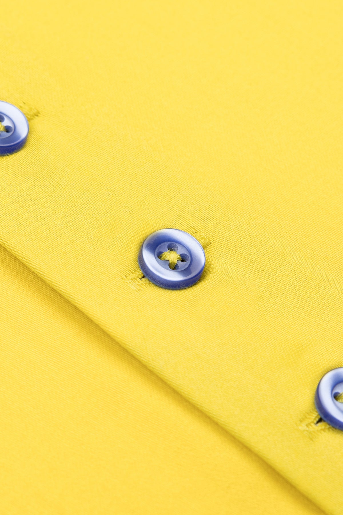 Chemise jaune unie et sobre, idéale pour les looks business et décontractés