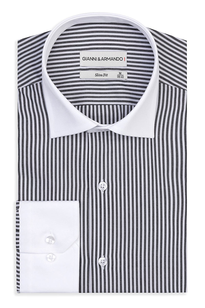 Detailansicht des Slim-Fit Business Hemdes in Schwarz-Weiß, mit weißem Kragen und Manschetten.