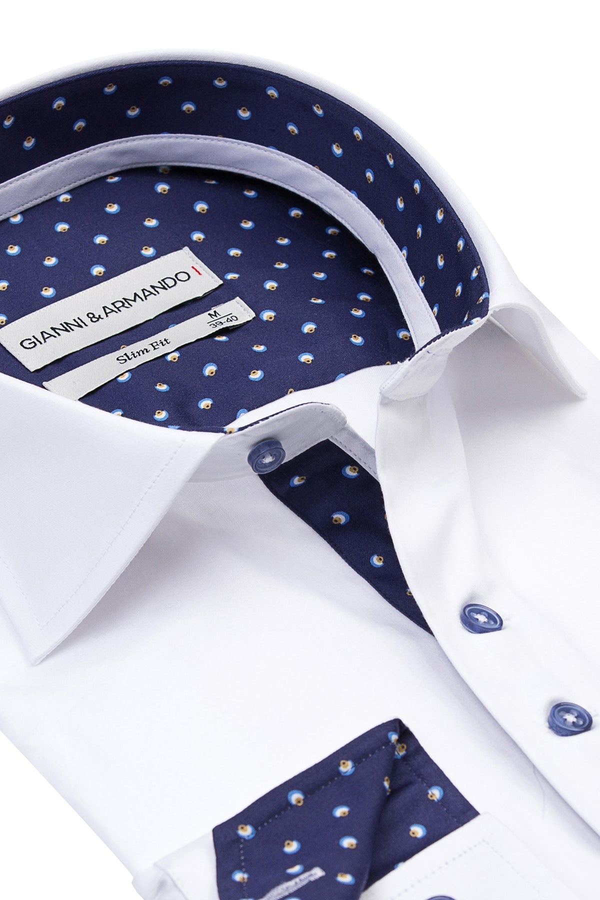 Vue arrière de la chemise Slim Fit, montrant les coutures lisses et le design épuré