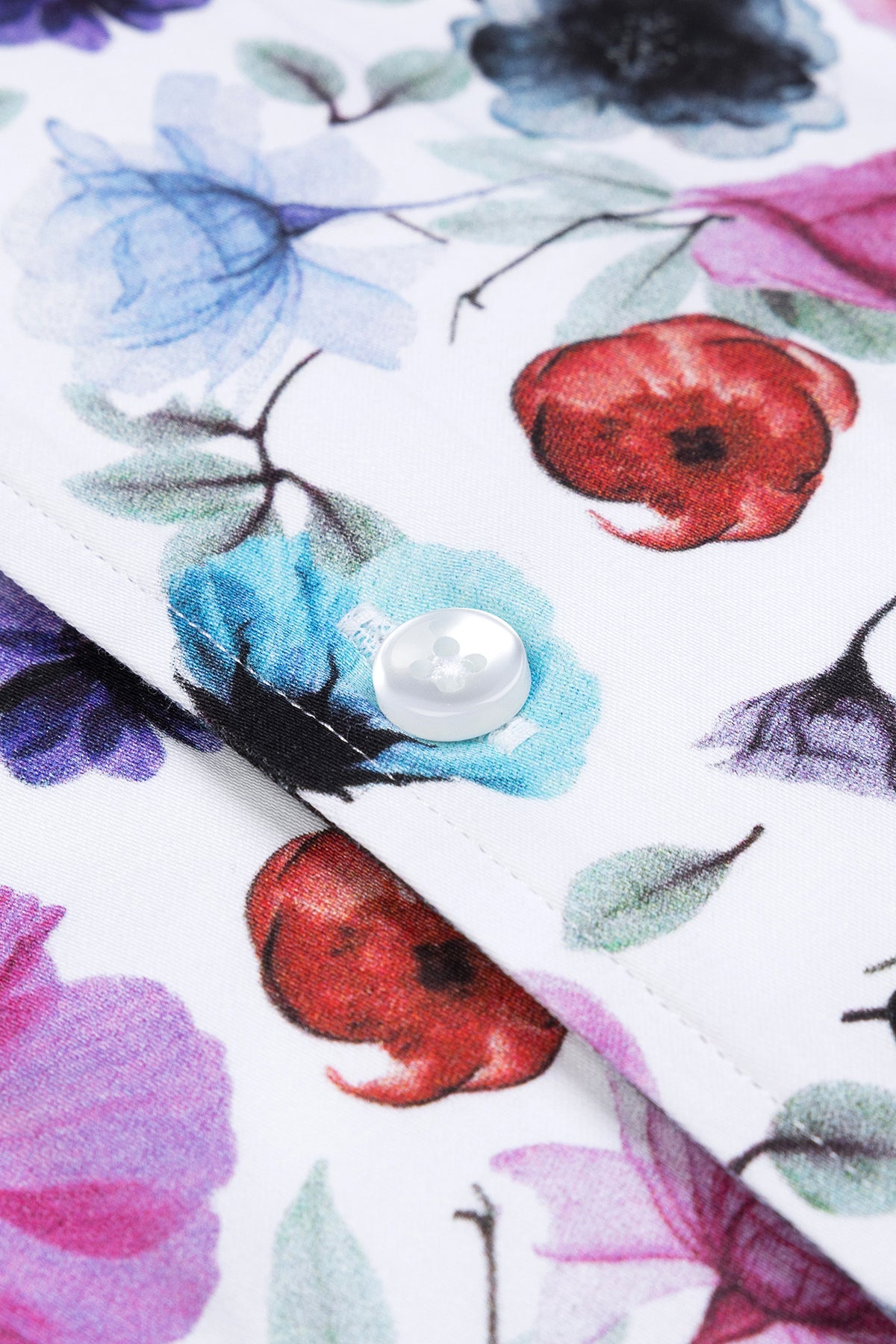 Klassischer Button‑Down-Kragen und feine Knöpfe im Blumenmuster-Shirt