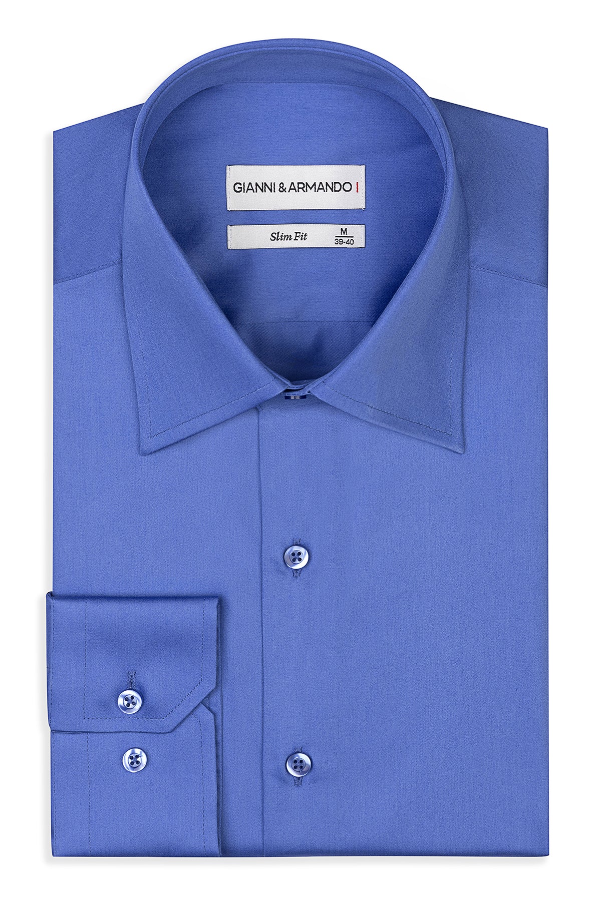 Vorderansicht des blauen Herrenhemds mit Hochkragen und Slim Fit Schnitt aus Baumwollsatin