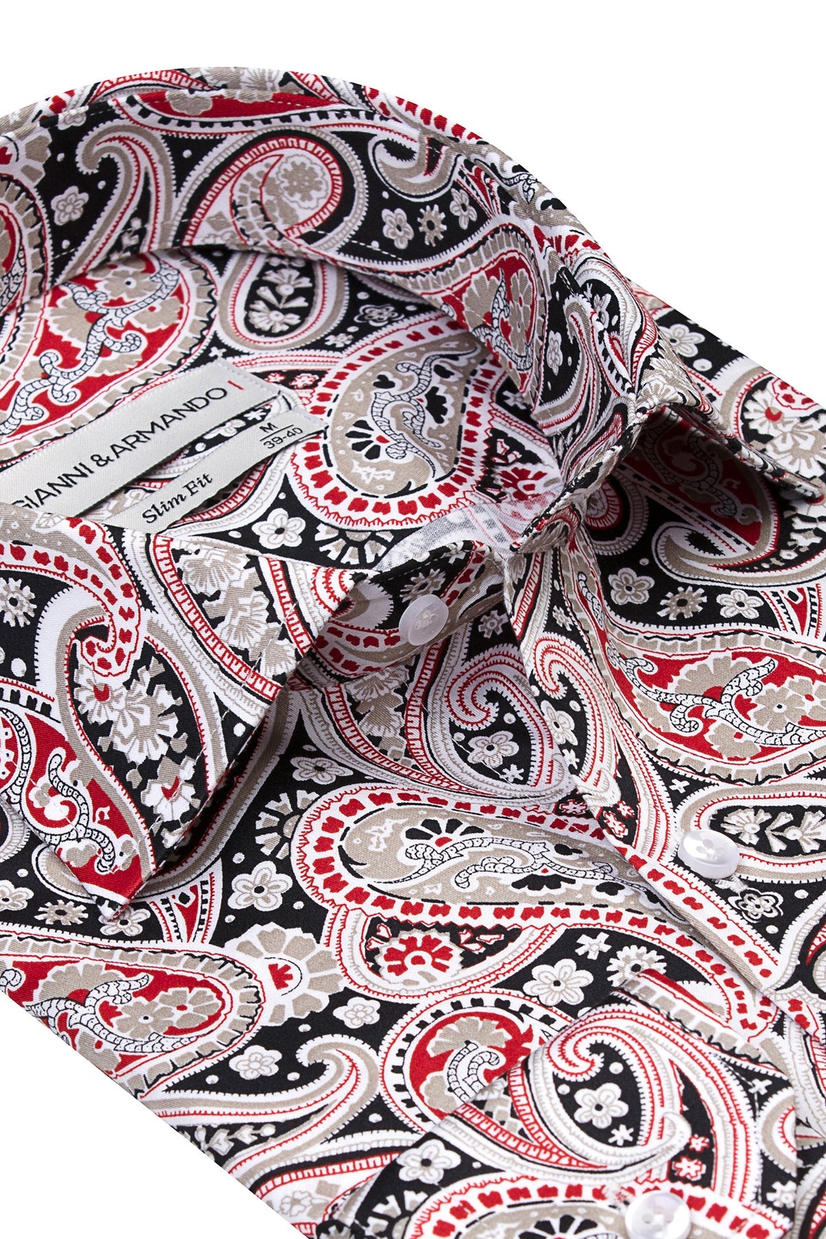 Seitliche Ansicht des Slim-Fit-Hemd mit mehrfarbigem Paisley-Muster, betont die Passform.