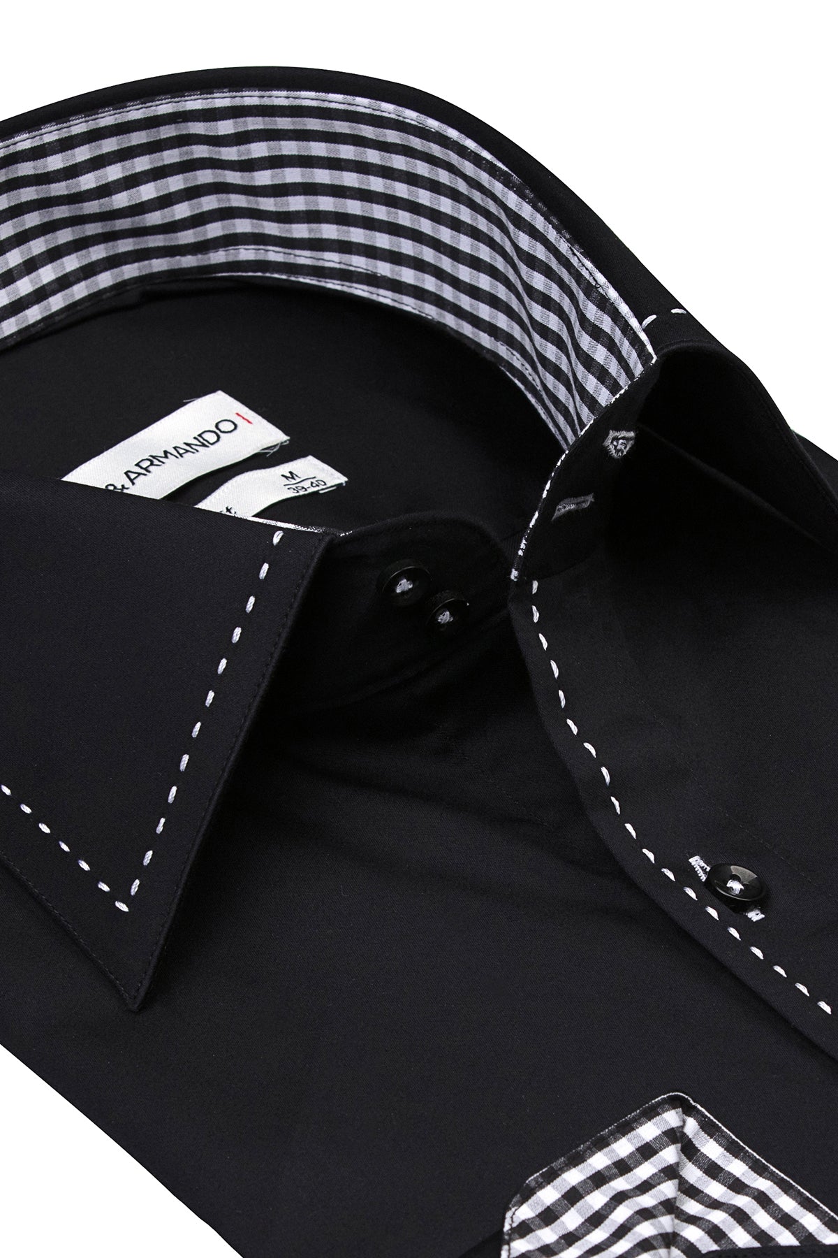 Rückansicht des Slim-Fit Herrenhemds aus Baumwoll-Satin mit feinen Kontrastnähten