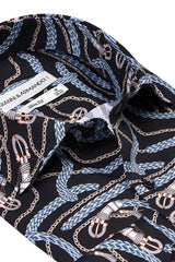 Back view of Herren Slim Fit Hemd, highlighting the subtle gold and blue chain and ribbon pattern.