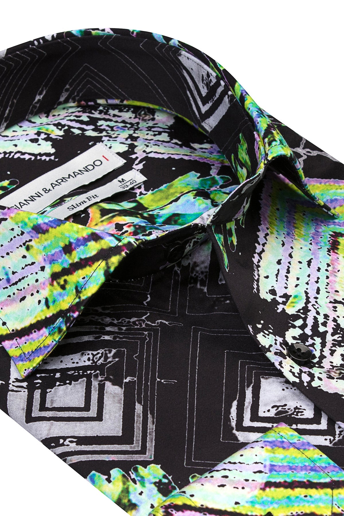 Detailaufnahme des geometrischen Farbprints auf dem Slim Fit Herrenhemd