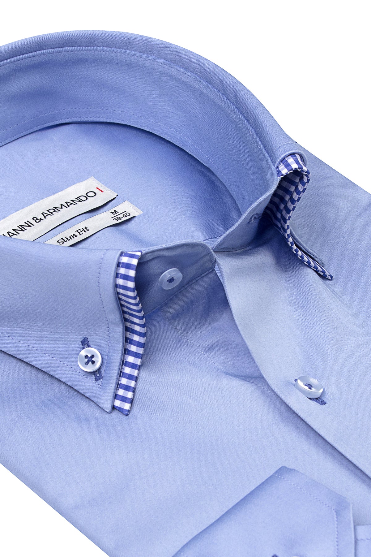 Vorderansicht des Slim Fit Hemdes Hellblau – kontrastierender Doppelkragen betont