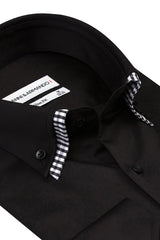Seitliche Darstellung des Slim Fit Hemdes mit Doppelkragen in Schwarz
