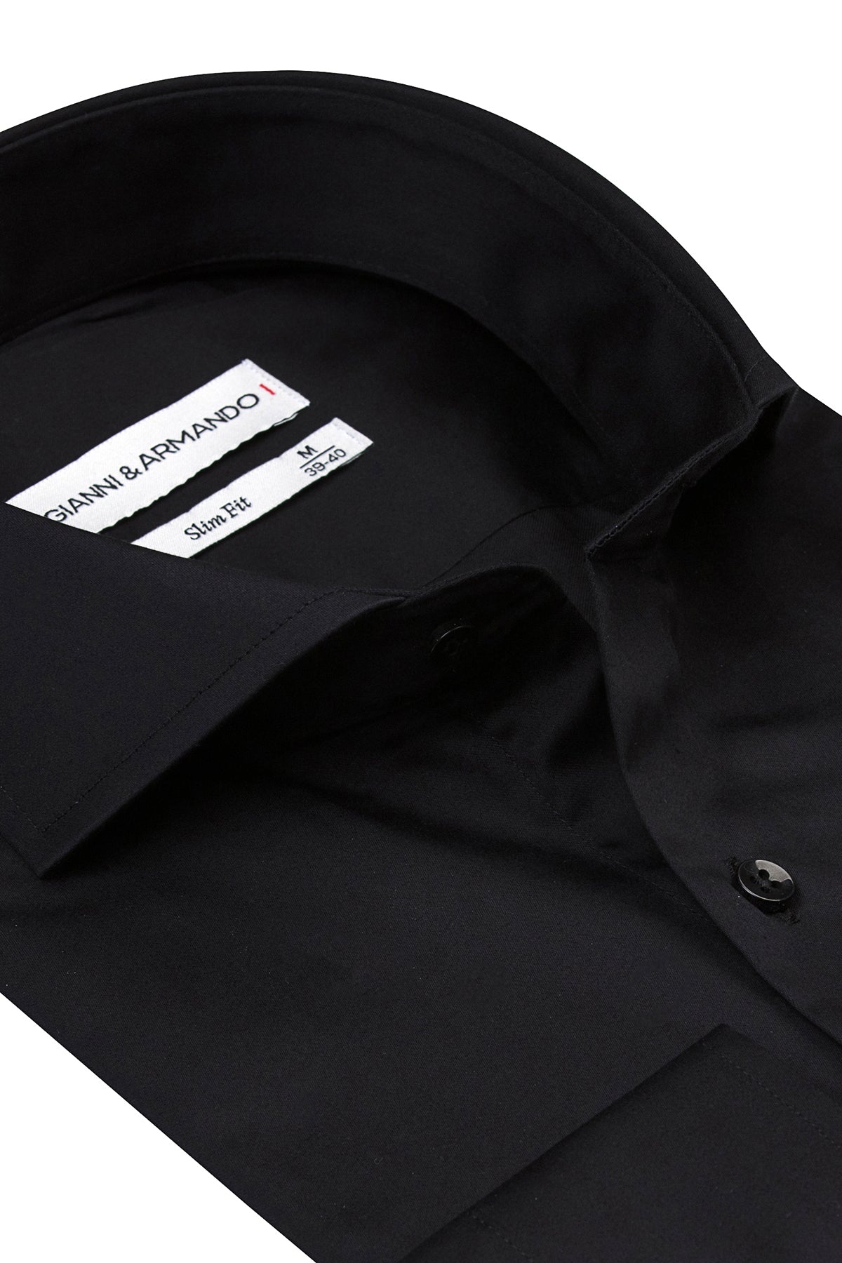 Vue de face de l'élégante chemise homme à coupe Slim Fit, noire, satin de coton