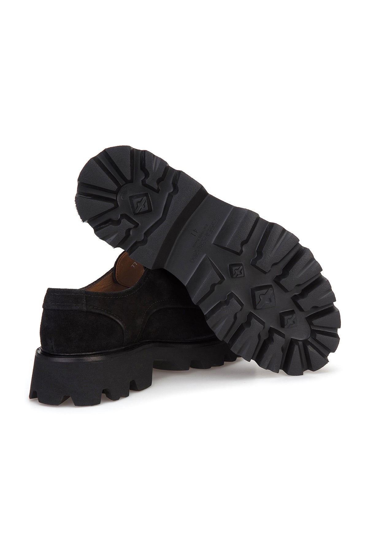 Rückansicht der Casual Schuhe, zeigt das geschnürte Verschlusssystem und die EVA-Sohle.