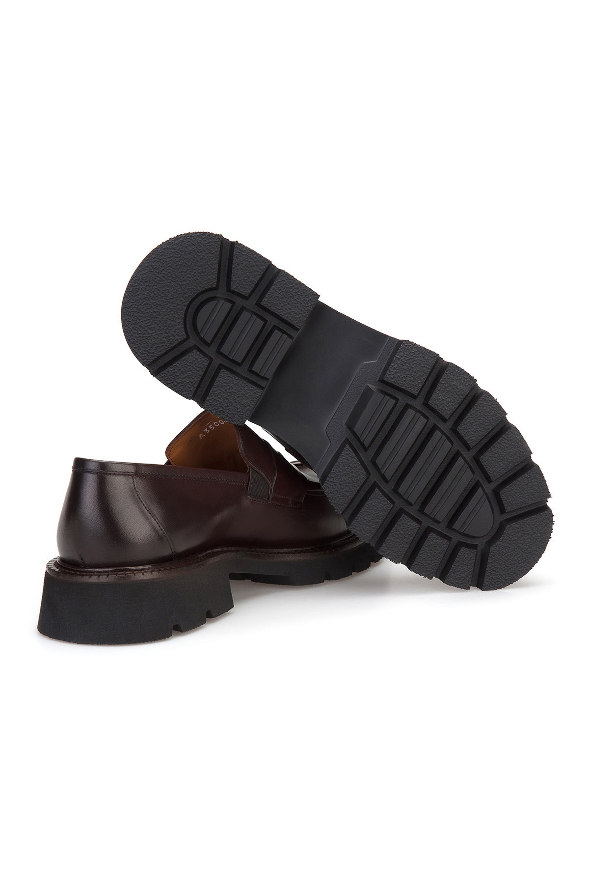 Vue intérieure de la chaussure en cuir avec doublure en véritable cuir