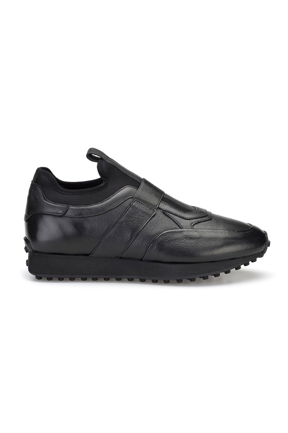 Innenraum des Sneakers, weiches Leder-Innenmaterial sichtbar.
