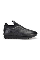 Innenraum des Sneakers, weiches Leder-Innenmaterial sichtbar.