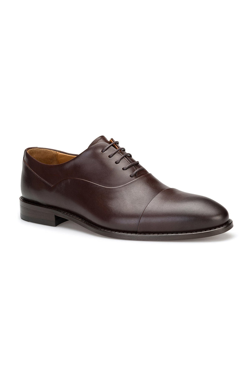 Schuh mit Geschnürverschluss und feiner Ledersohle, ideal für Business-Looks