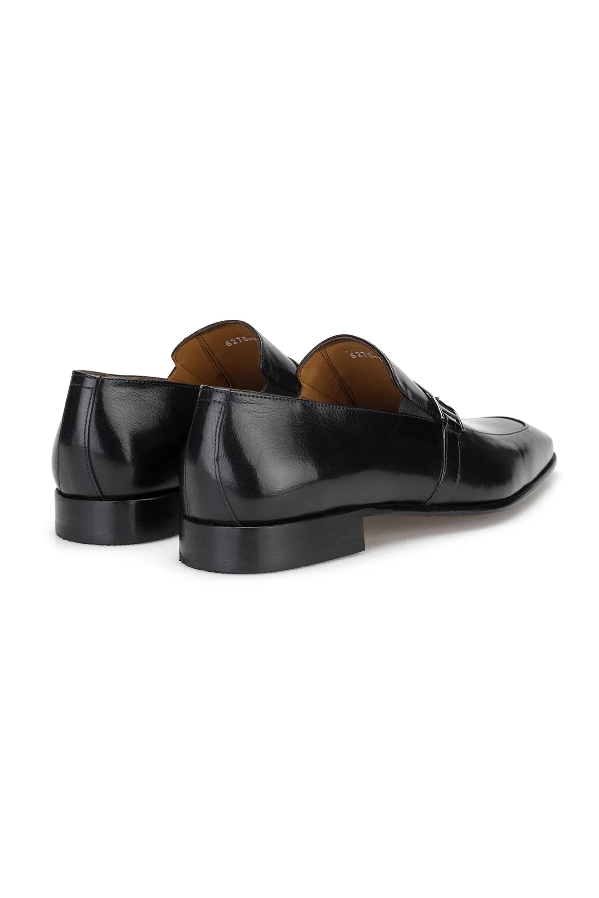 Schlupfer Schuhe in Schwarz auf neutralem Hintergrund – stilvoller Begleiter für Business