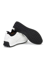 Schuh im Fokus mit eleganter Silhouette