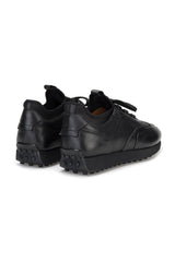 Sohle der Sneakers aus Kauchuk-Rubber – rutschfeste Beschaffenheit.