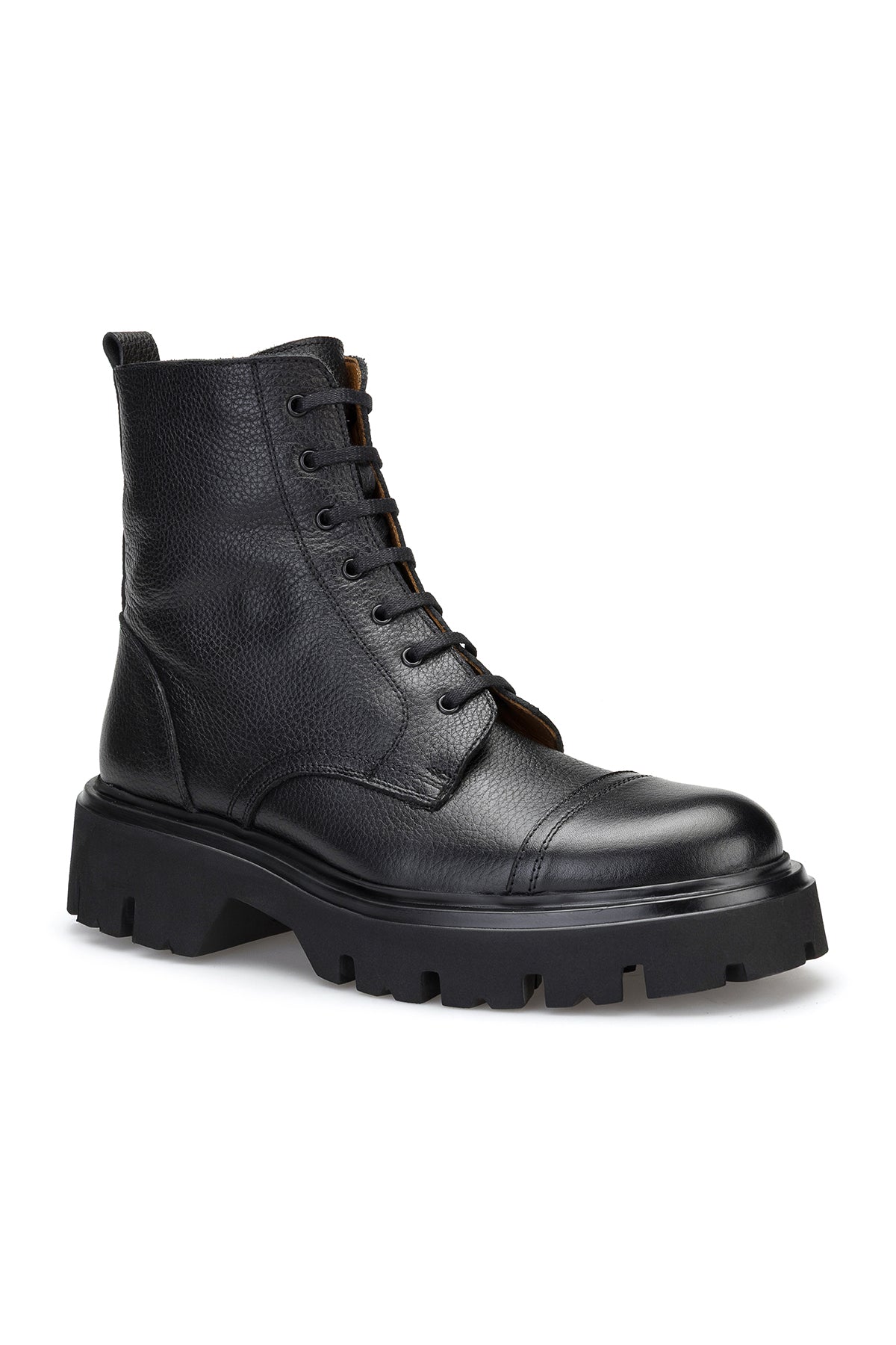 Nahaufnahme des hochwertigen Echtleder-Obermaterials der flachen Stiefel
