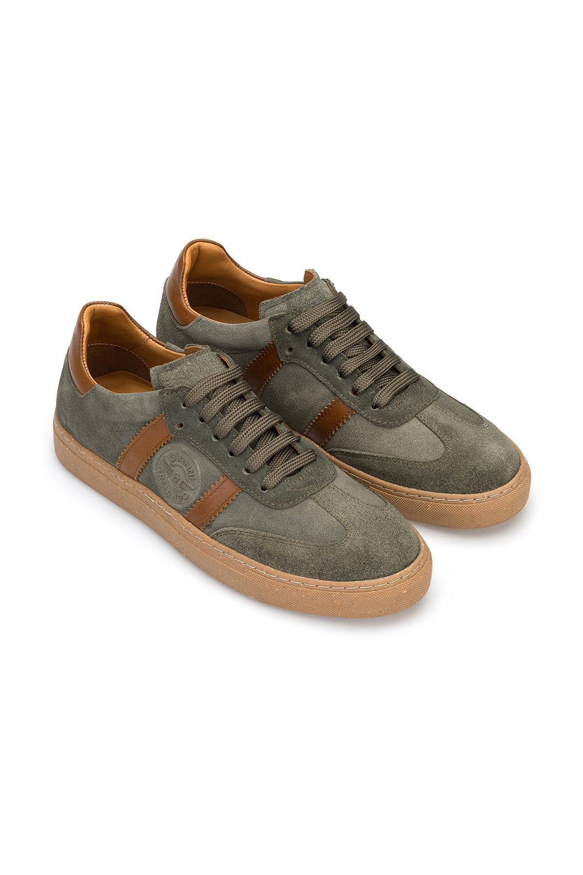 Gianni & Armando Sneakers in Khaki-Camel aus Soft Wildleder – Detailaufnahme der Obermaterialstruktur.