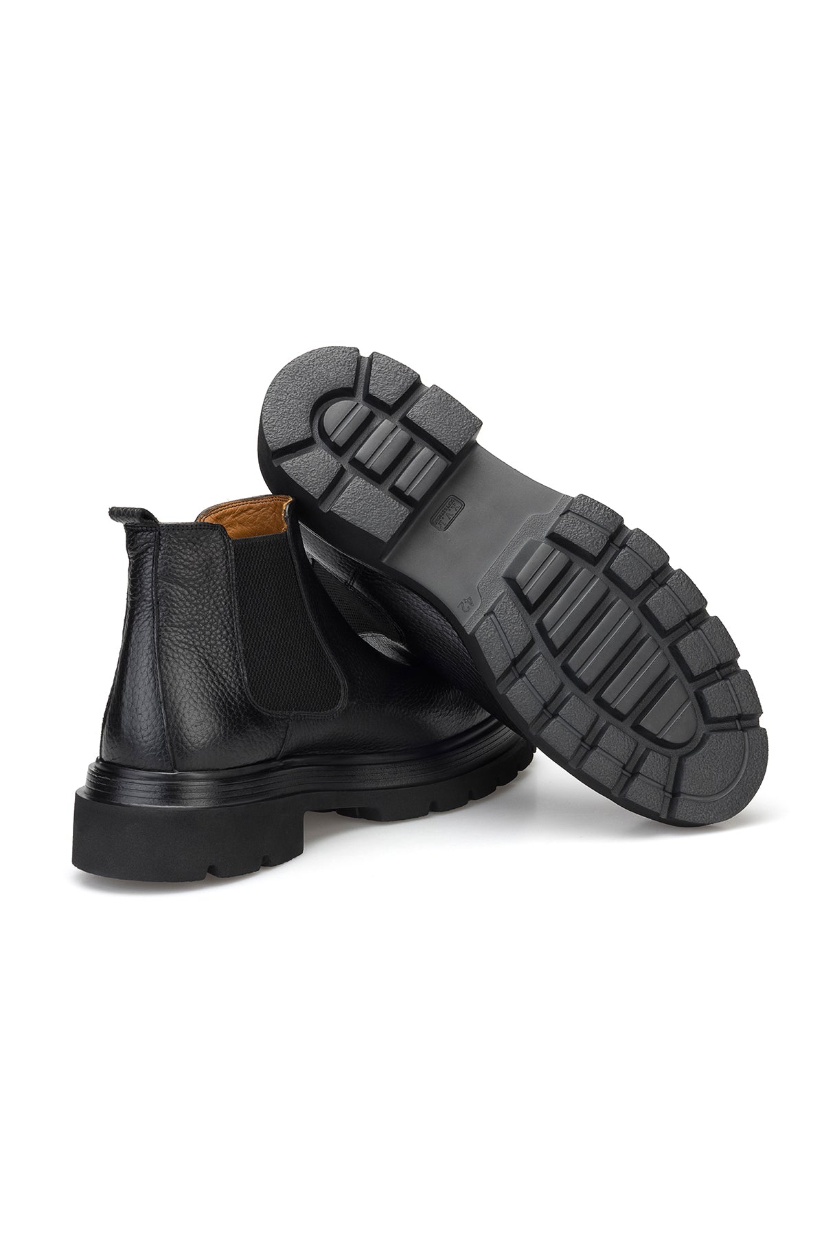 Schuh von der Seite mit 4,5 cm Absatz – moderne Silhouette für Herren.
