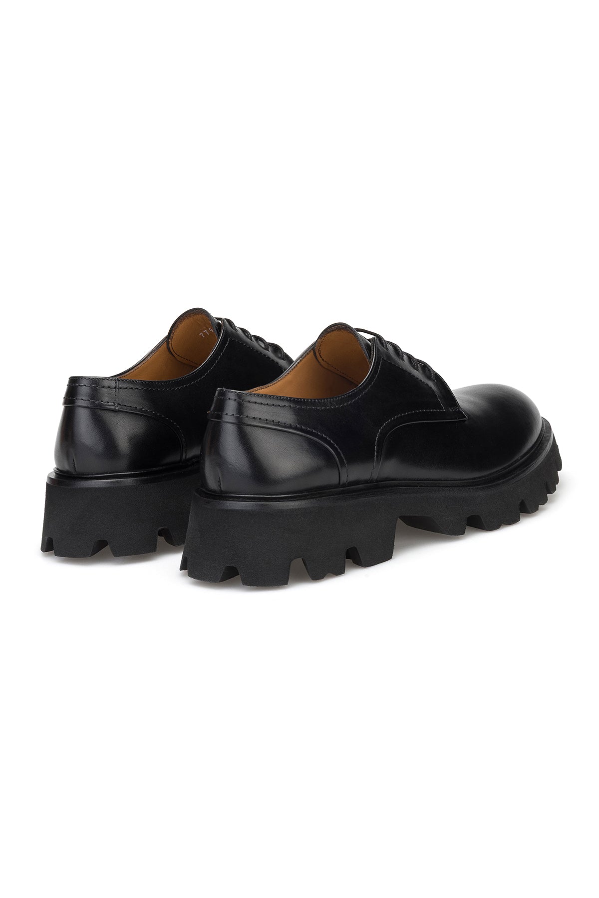 Rückansicht der schwarzen Casual Schuhe mit markanter Absatzhöhe
