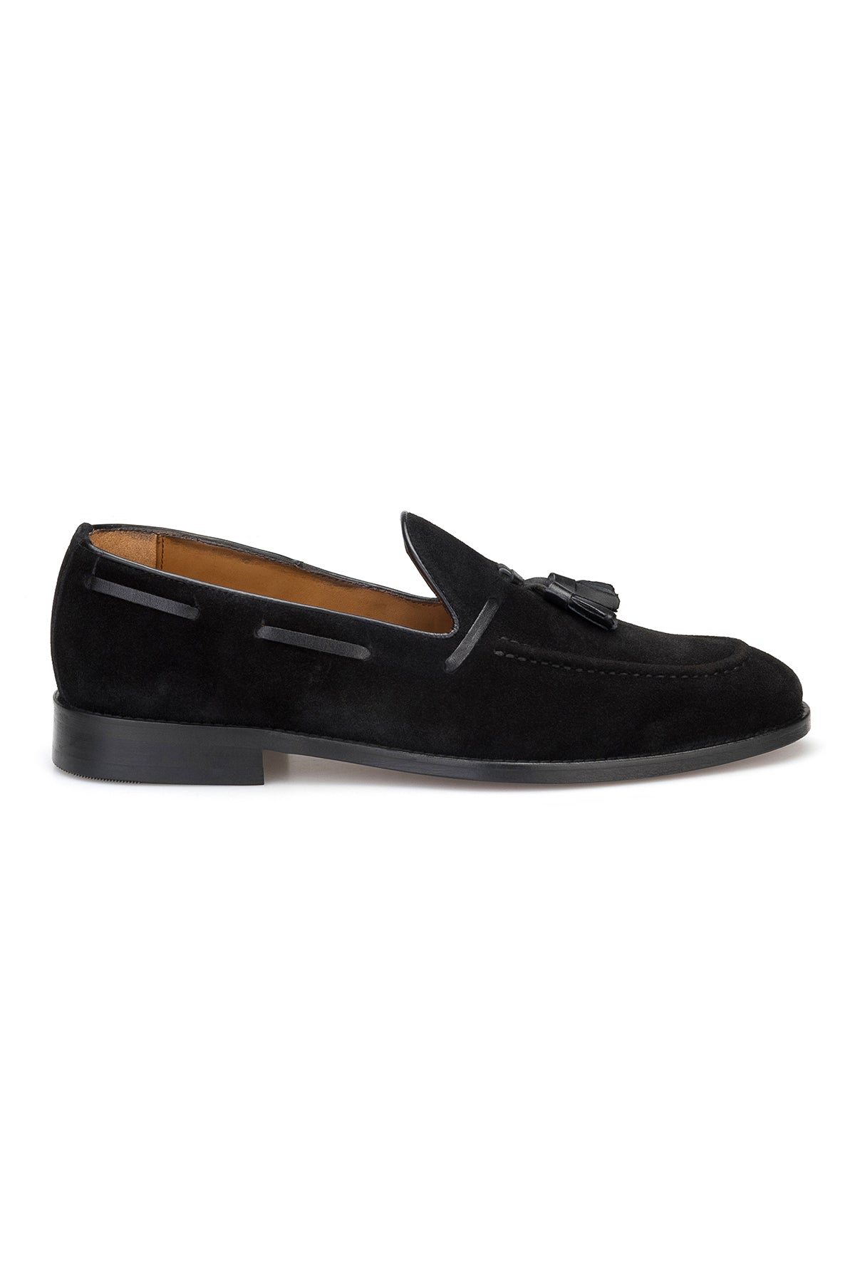 Mocassin noir sur fond neutre – allure classique business