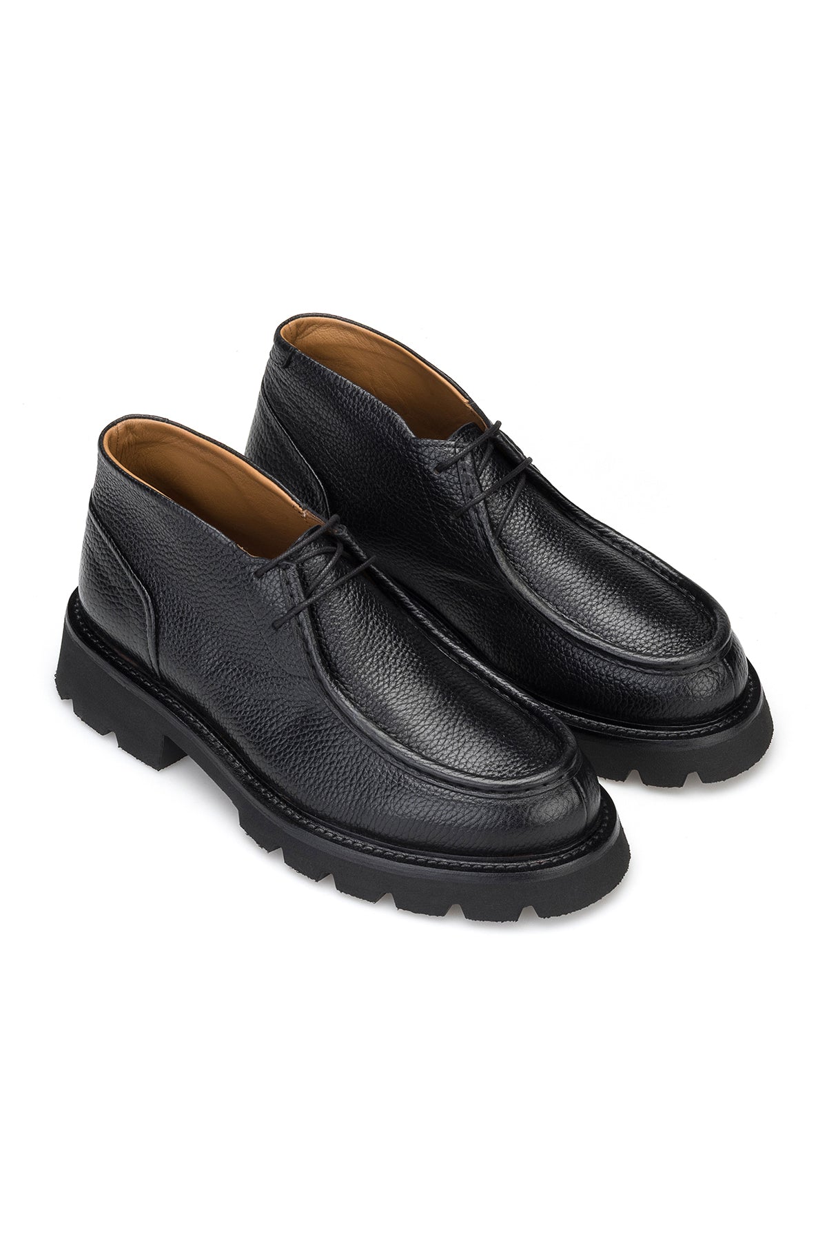 Vorderansicht der schwarzen Flotter Leder Schnürboots von Gianni & Armando