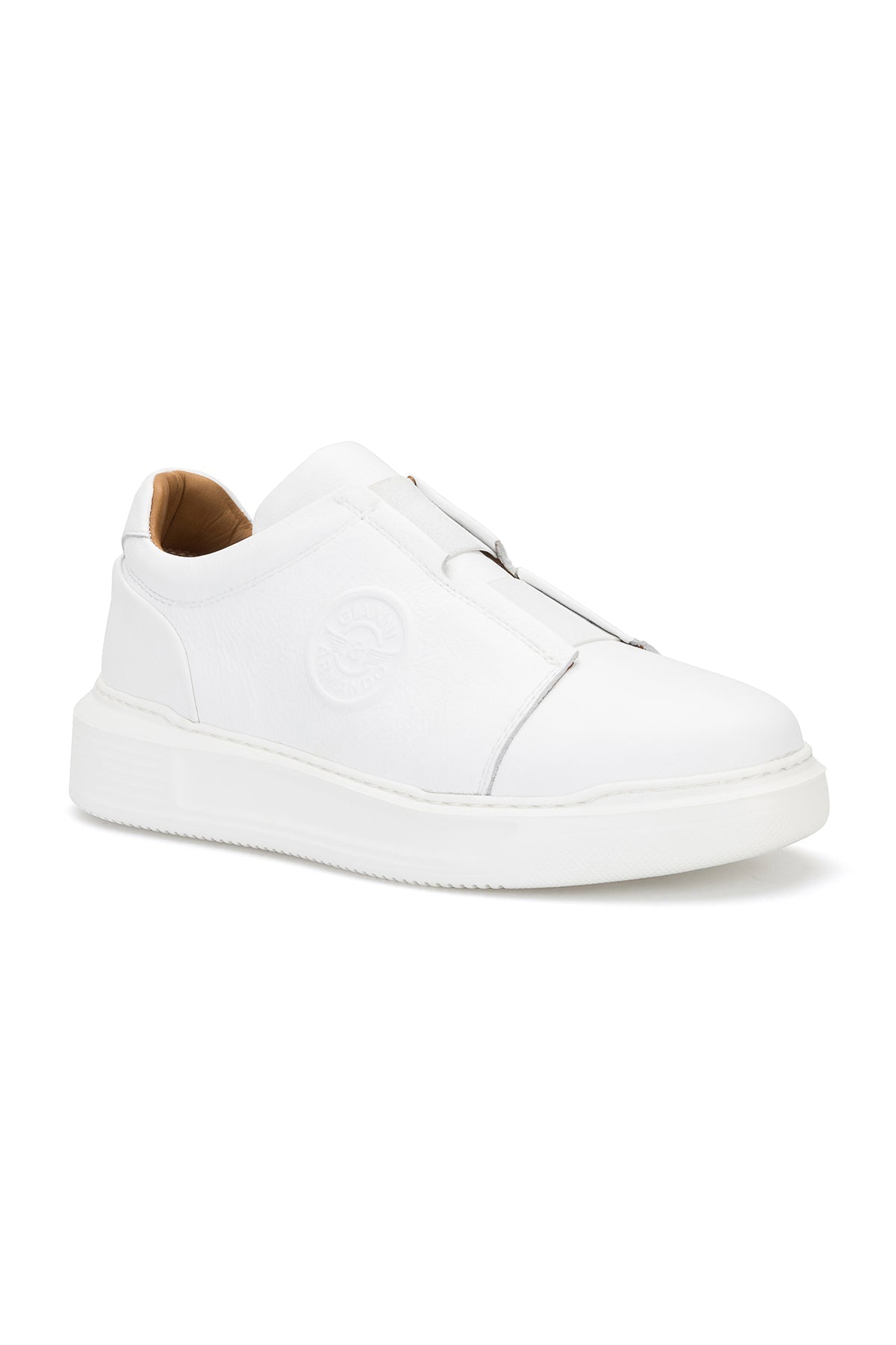 Vue arrière du sneaker avec fermeture slip-on classique – silhouette stylée en coloris blanc