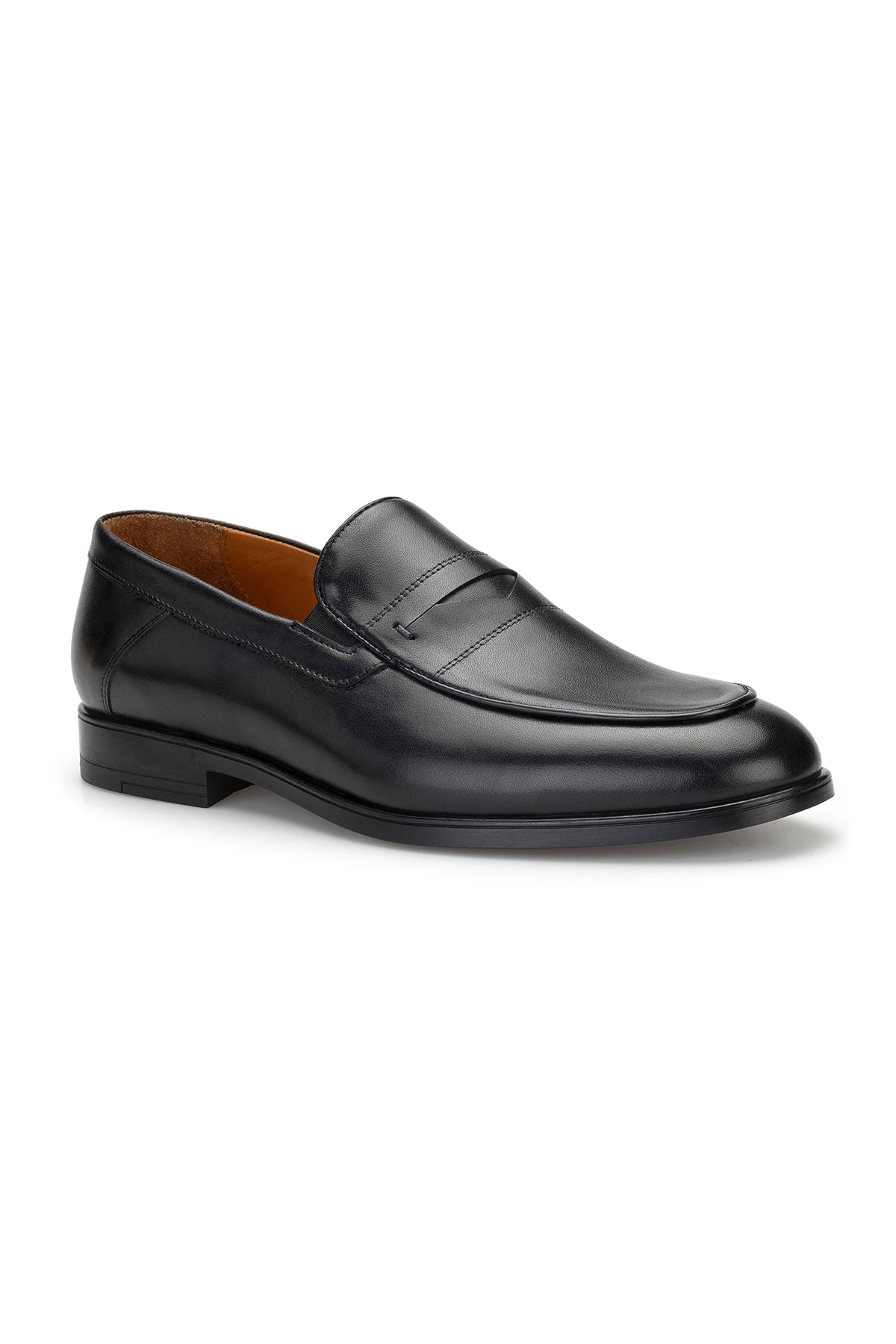 Seitliche Ansicht der Schlüpfer – elegante Spitzspitze aus mattem Leder