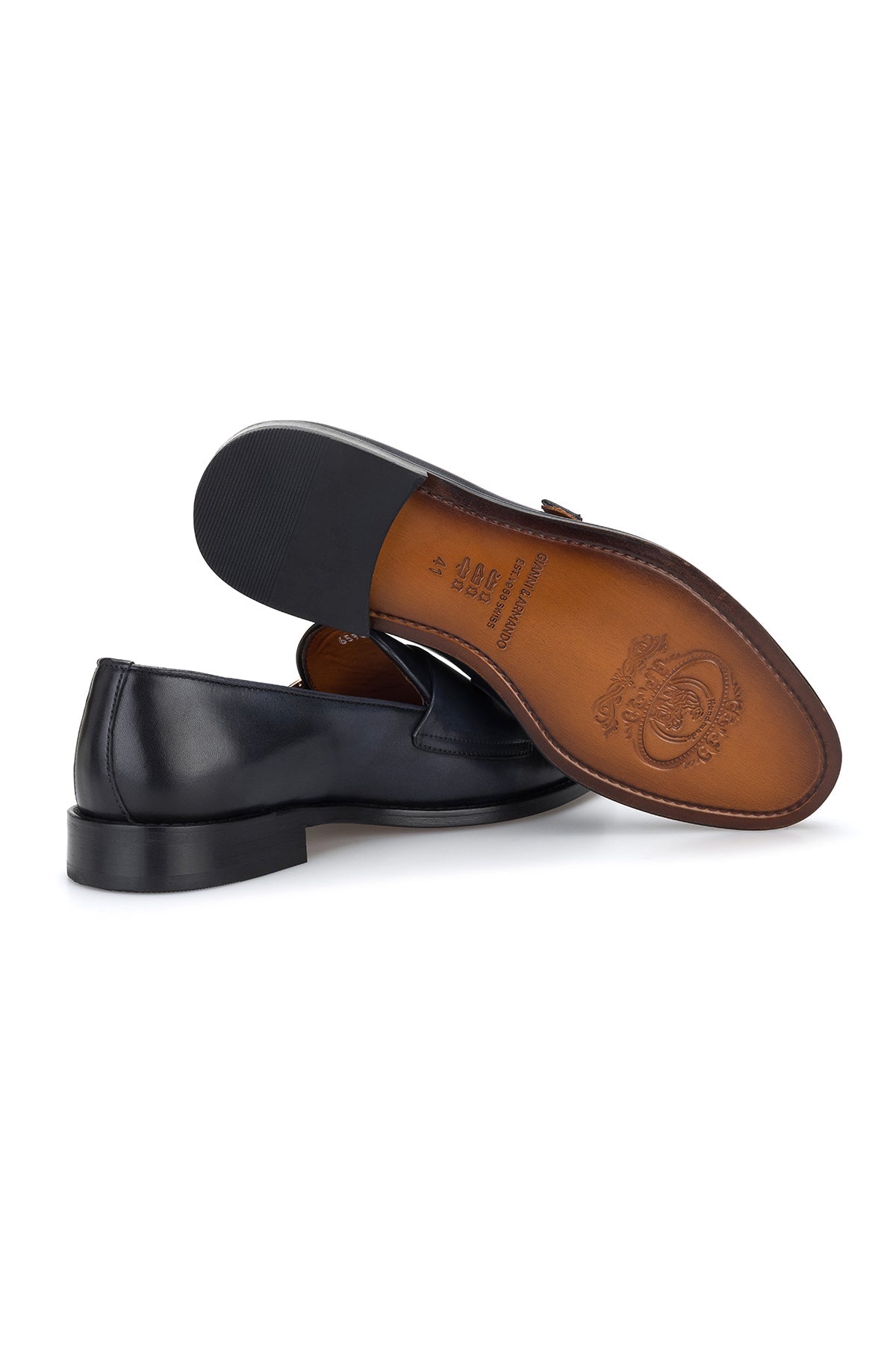 Chaussures Double Monk Navy Blue, portées sur un élégant chausse-pied