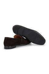 Verpackung der Herren Loafer mit Markenlogo – hochwertiges Präsentationsdesign
